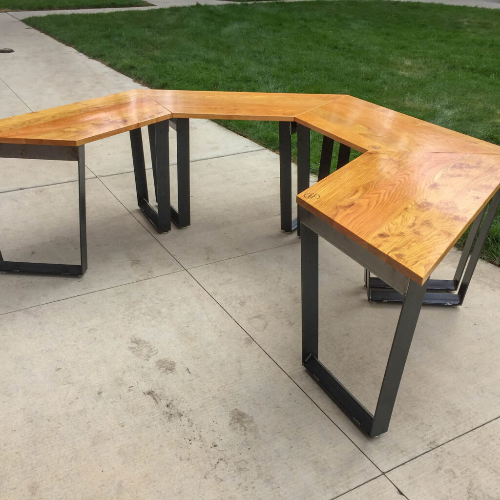 U-shaped table configuration
